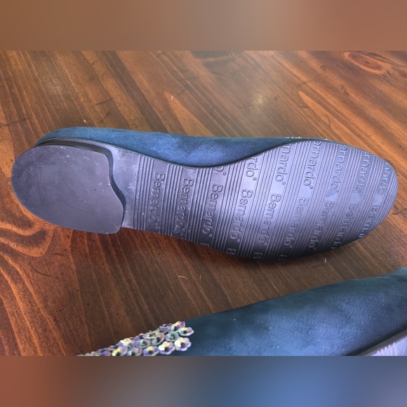 Bernardo Women's Blue Embellished Flats - Picture 7 of 8